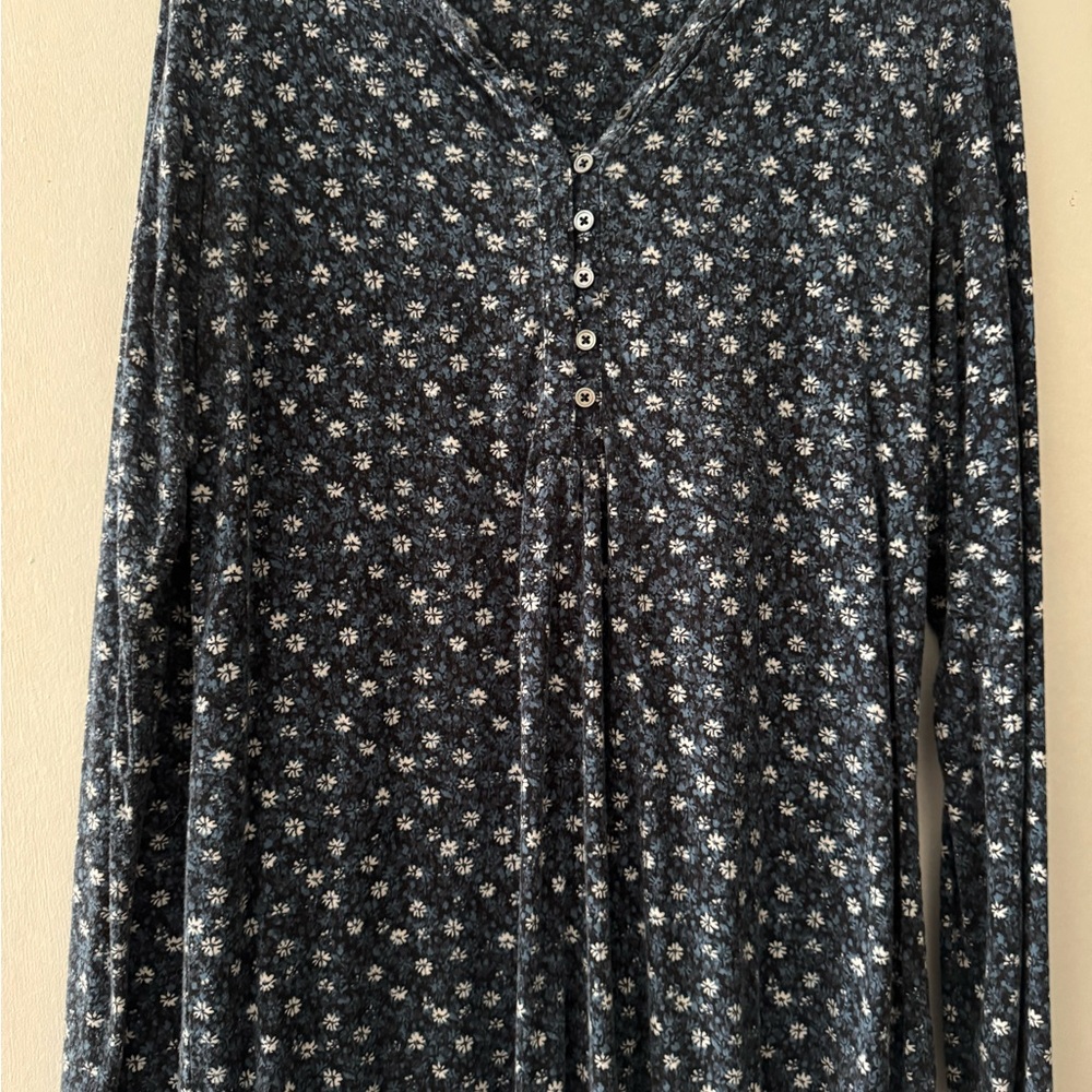 Denver Hayes Navy Floral Blouse
